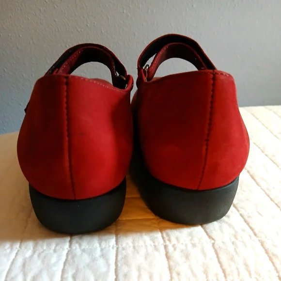 Munro Classic Red Strap Shoes 8.5 - Picture 5 of 6
